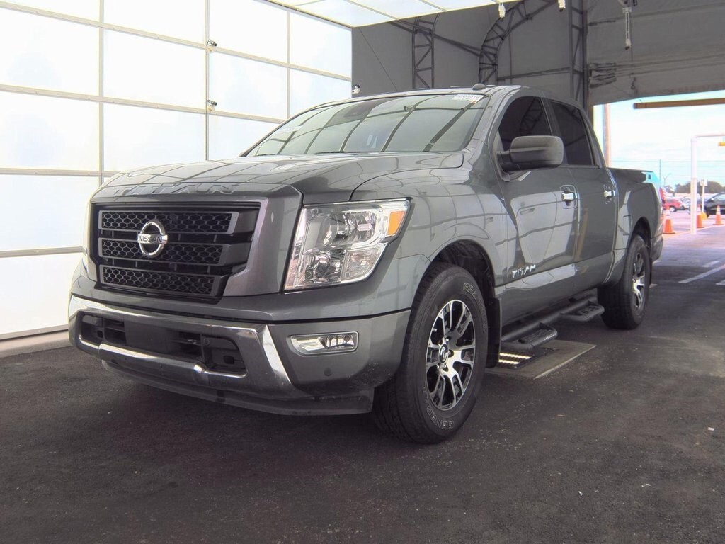 2021 Nissan Titan SV photo 3