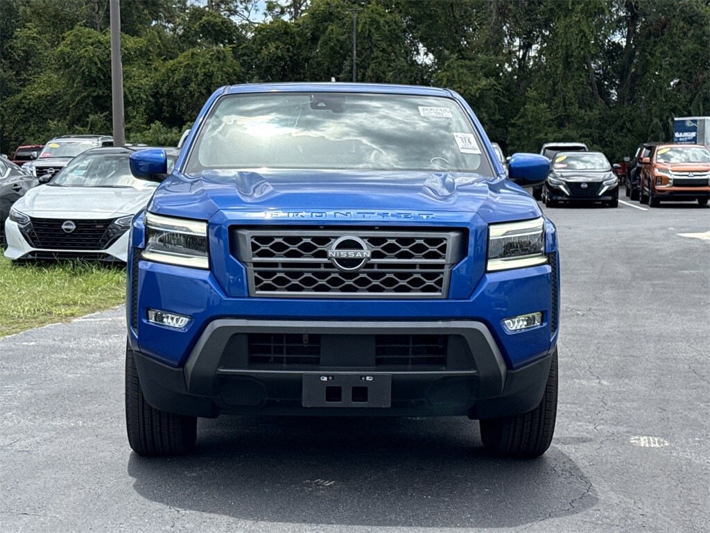 2024 Nissan Frontier SL photo 2