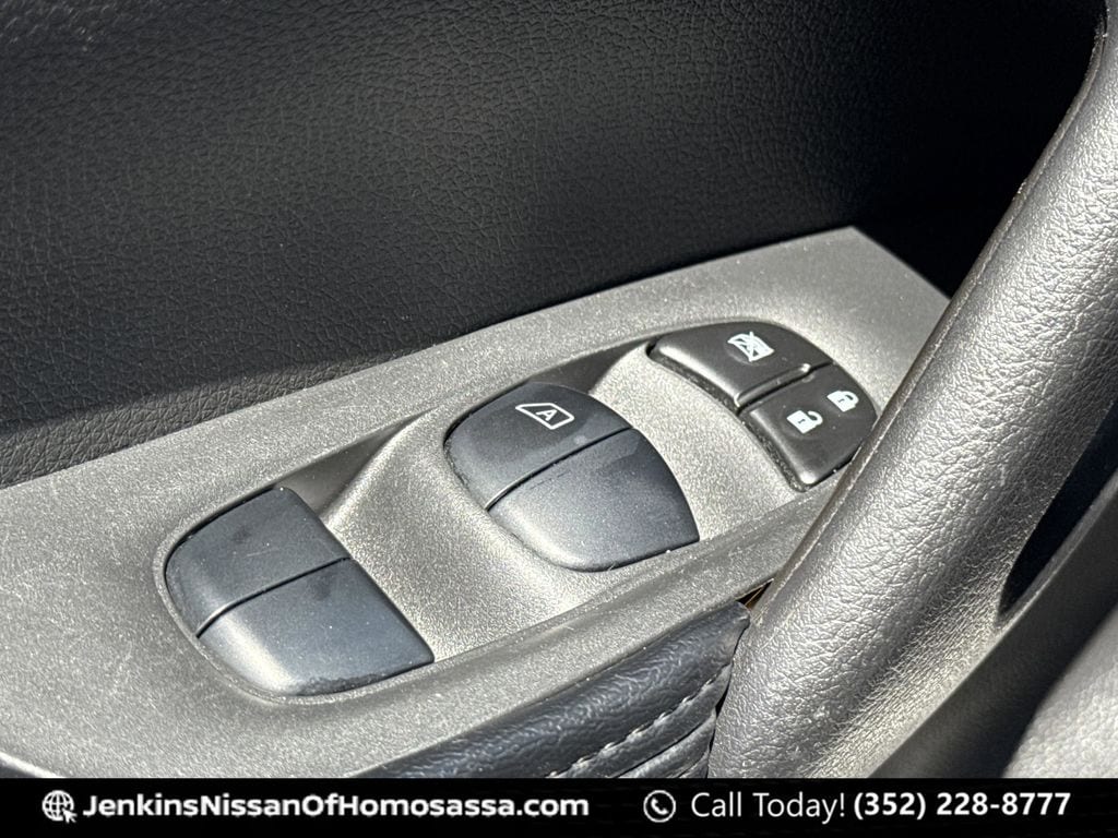 2019 Nissan Rogue SV - Photo 27