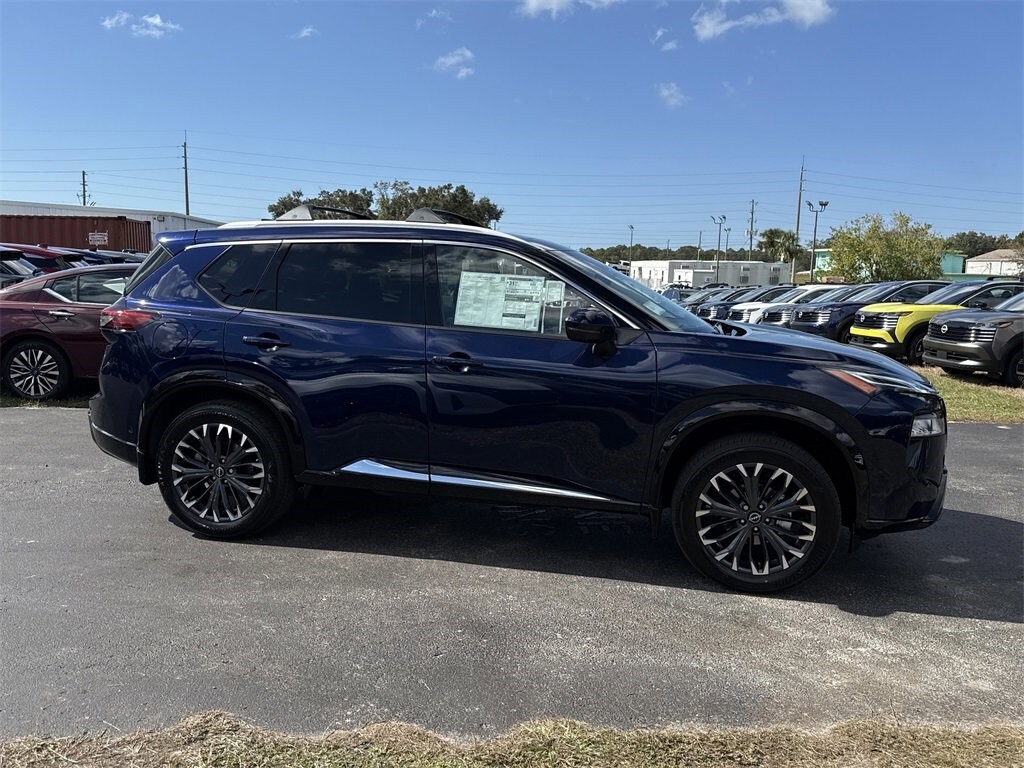 2026 Nissan Rogue Platinum photo 2