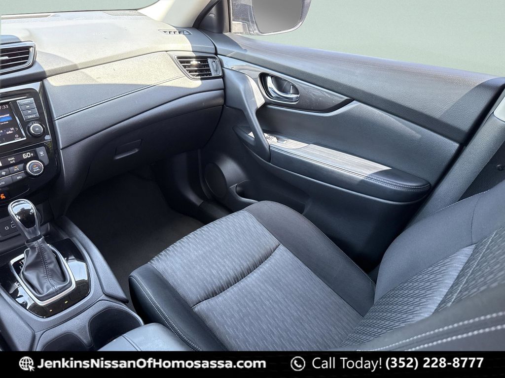 2019 Nissan Rogue SV - Photo 25