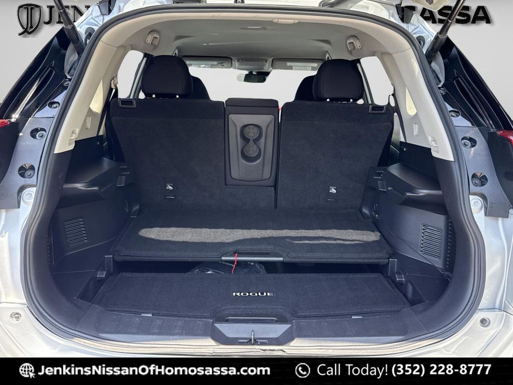 2019 Nissan Rogue SV - Photo 17