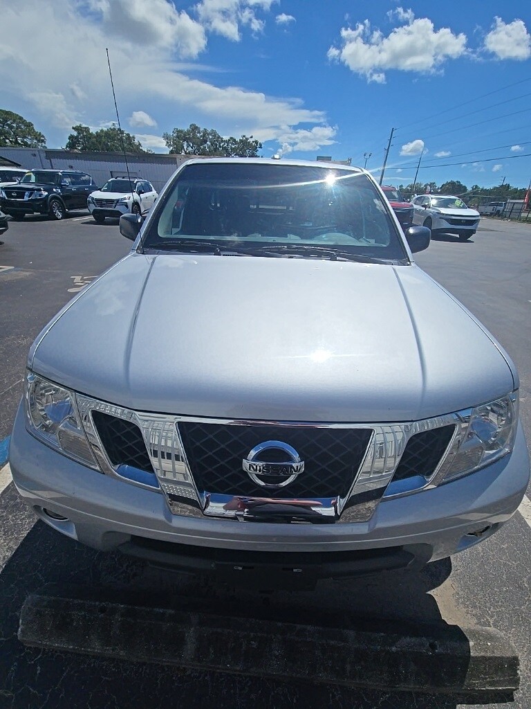 2015 Nissan Frontier SV photo 2