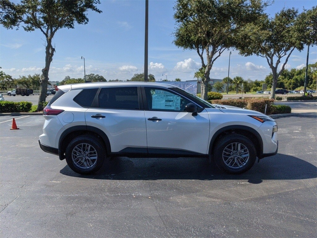 2025 Nissan Rogue S photo 3
