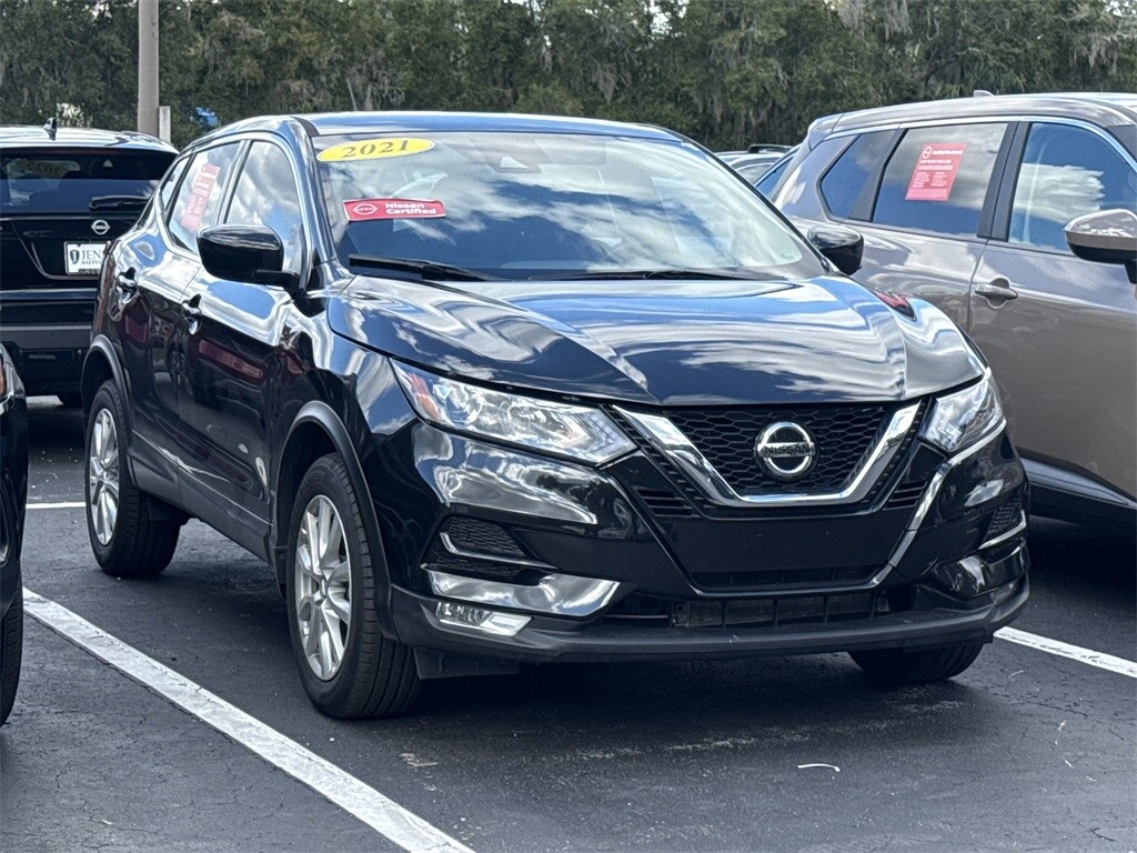 2021 Nissan Rogue Sport S photo 2
