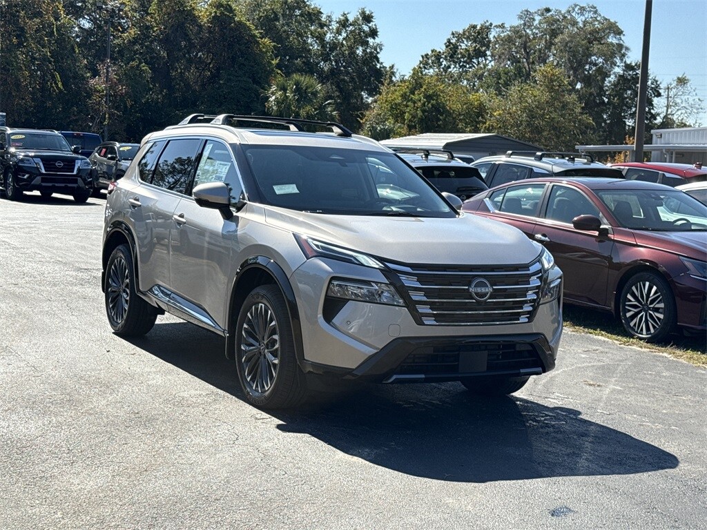 2026 Nissan Rogue Platinum photo 2