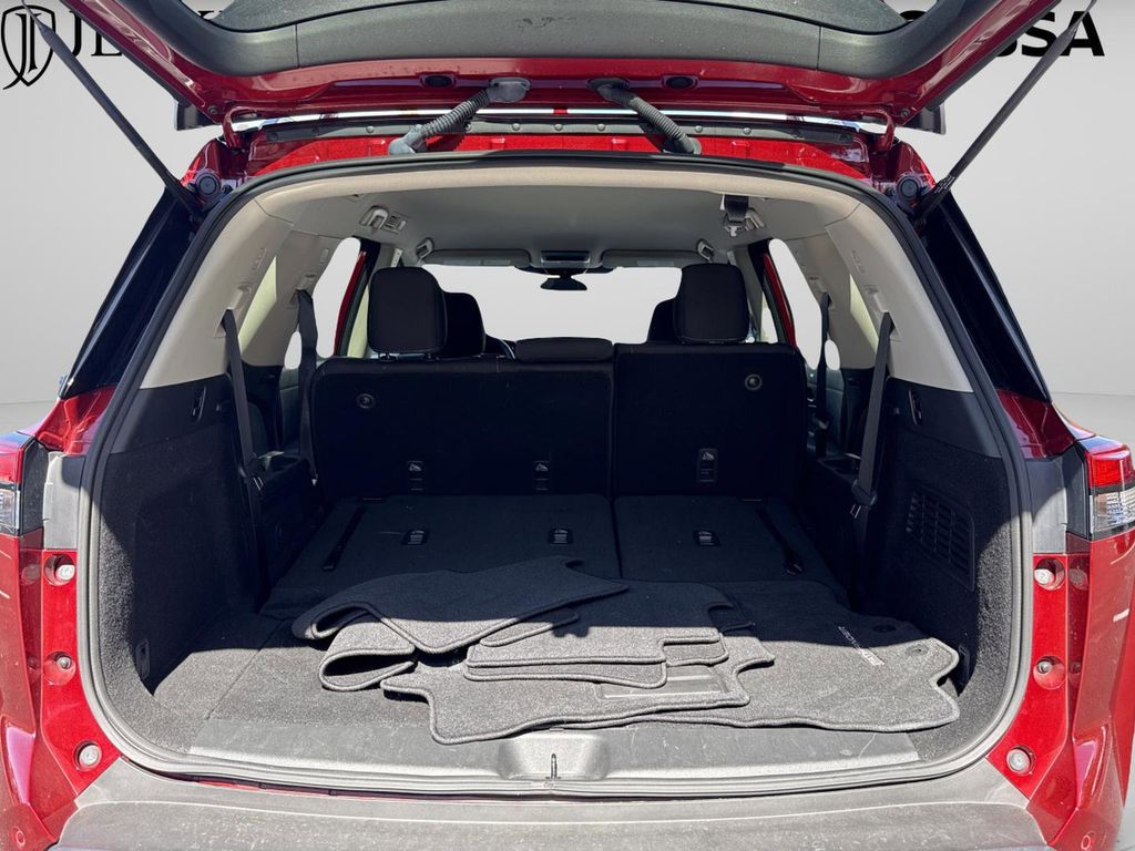 2023 Nissan Pathfinder SV - Photo 17