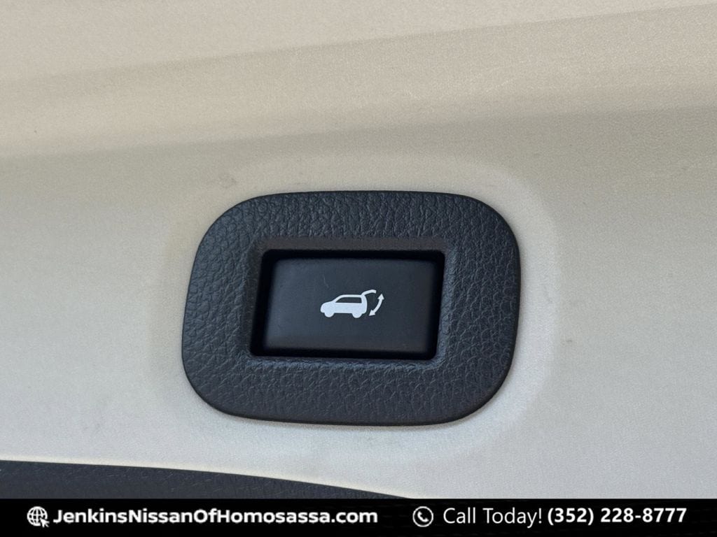 2019 Nissan Rogue SV - Photo 18
