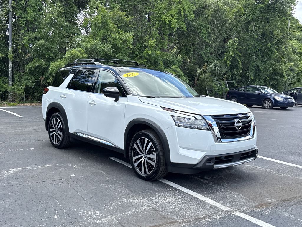 2025 Nissan Pathfinder Platinum 2WD's photo