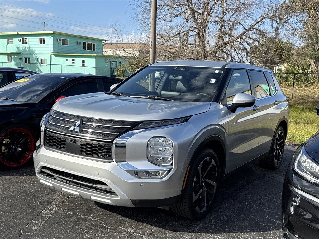 Used 2024 Mitsubishi Outlander SE SUV