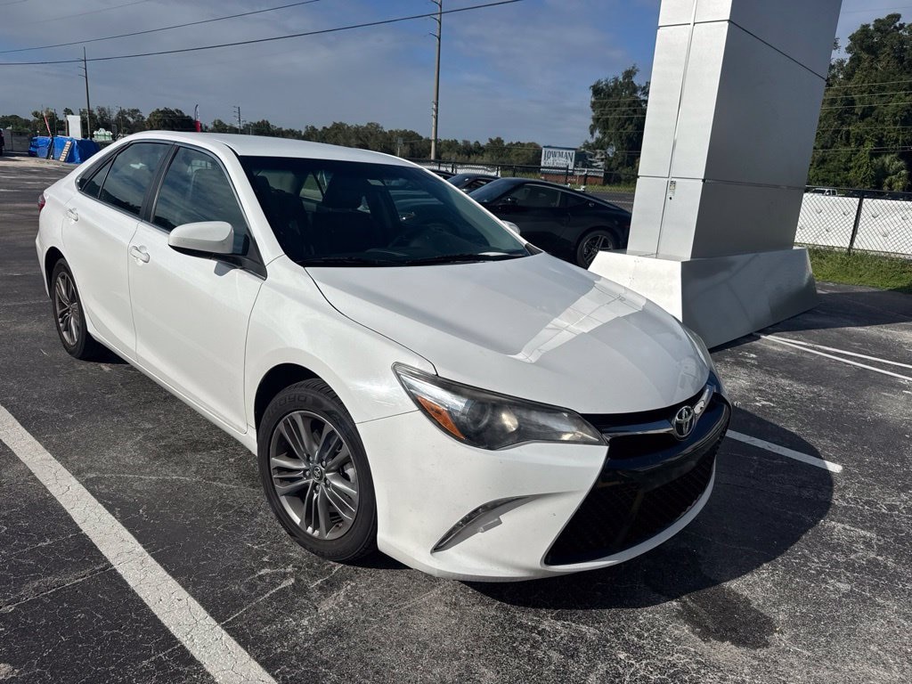 Used 2017 Toyota Camry SE Sedan
