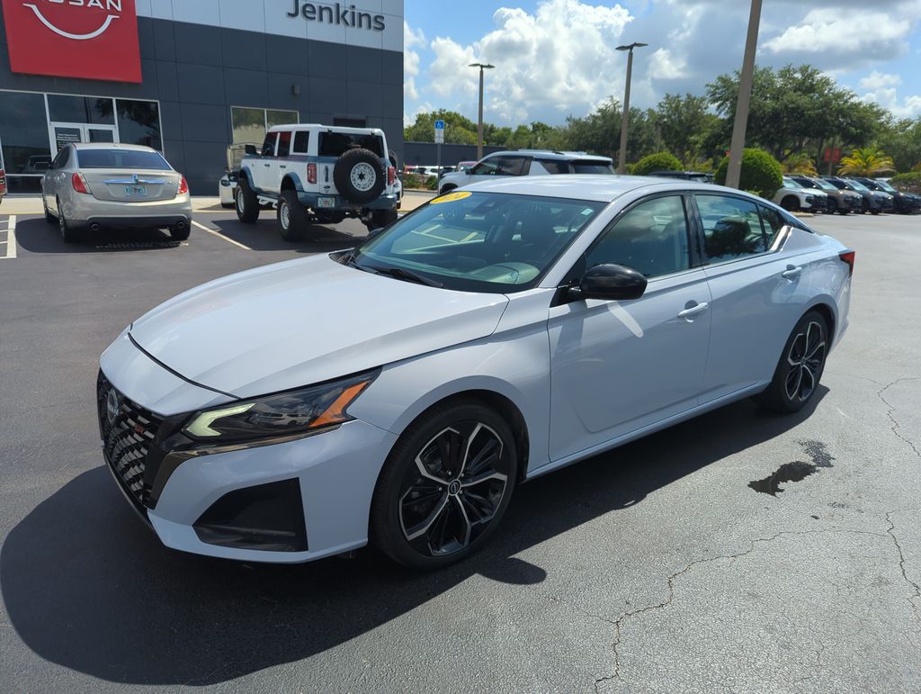 2024 Nissan Altima SR - Photo 14