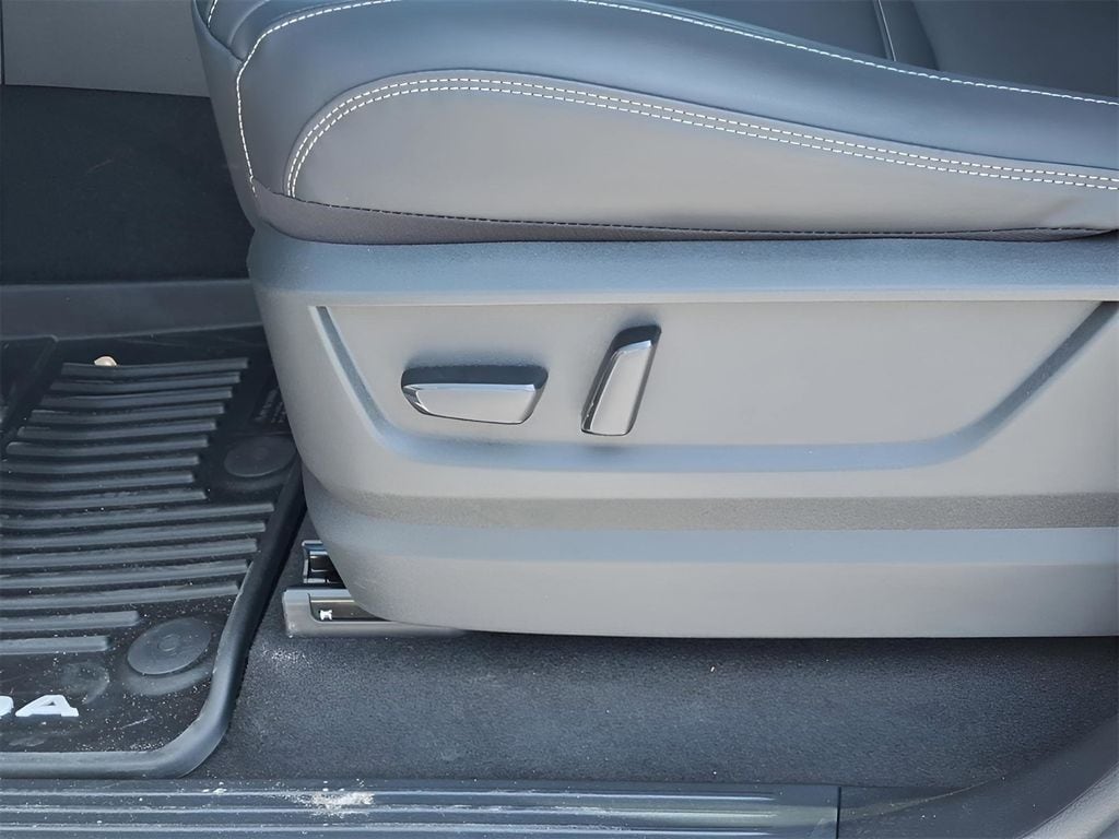 2025 Nissan Armada SV - Photo 25