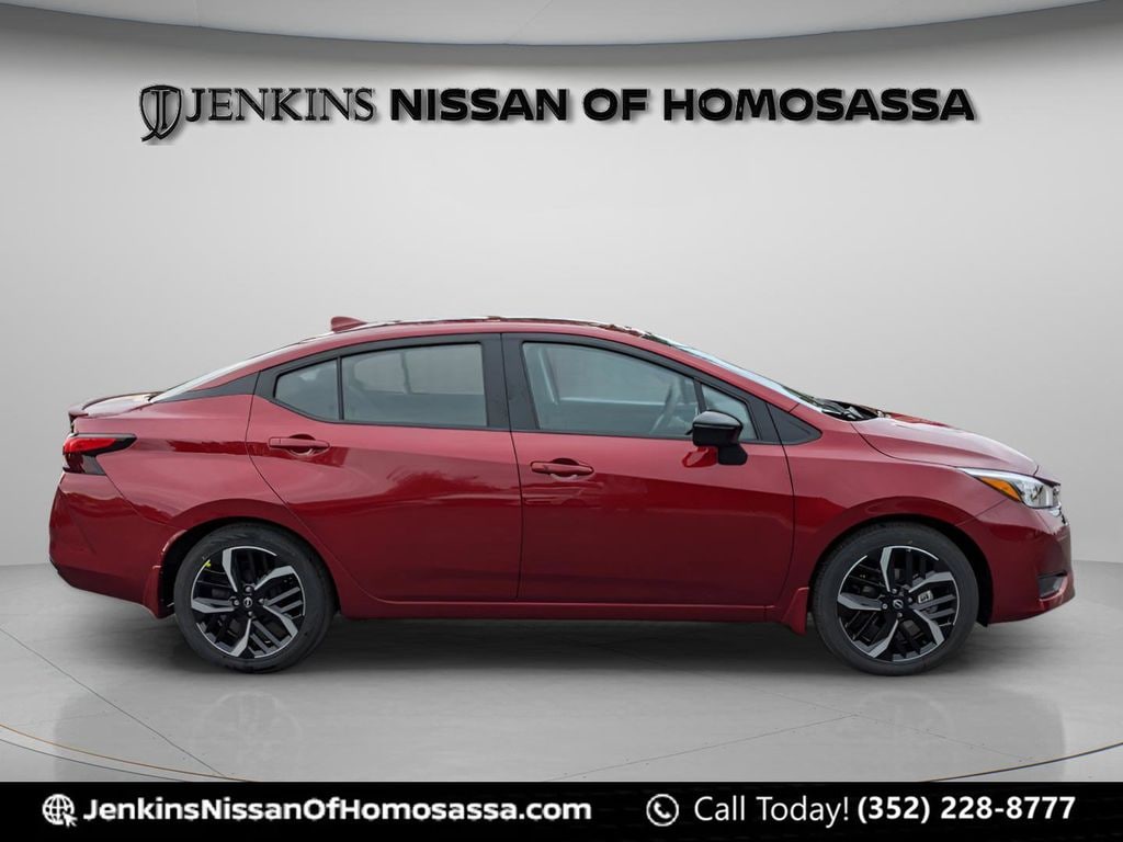 New 2025 Nissan Versa 1.6 SR Sedan