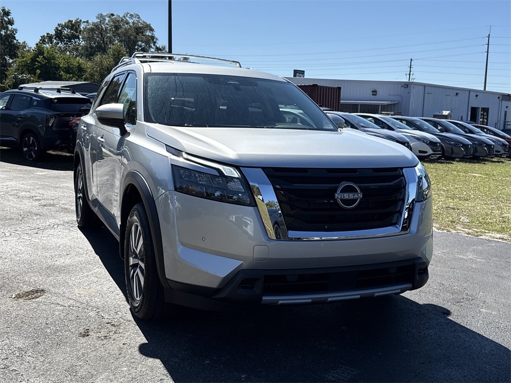 New 2025 Nissan Pathfinder SL SUV