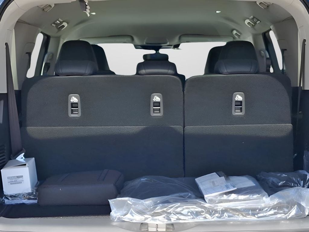 2025 Nissan Armada SV - Photo 37