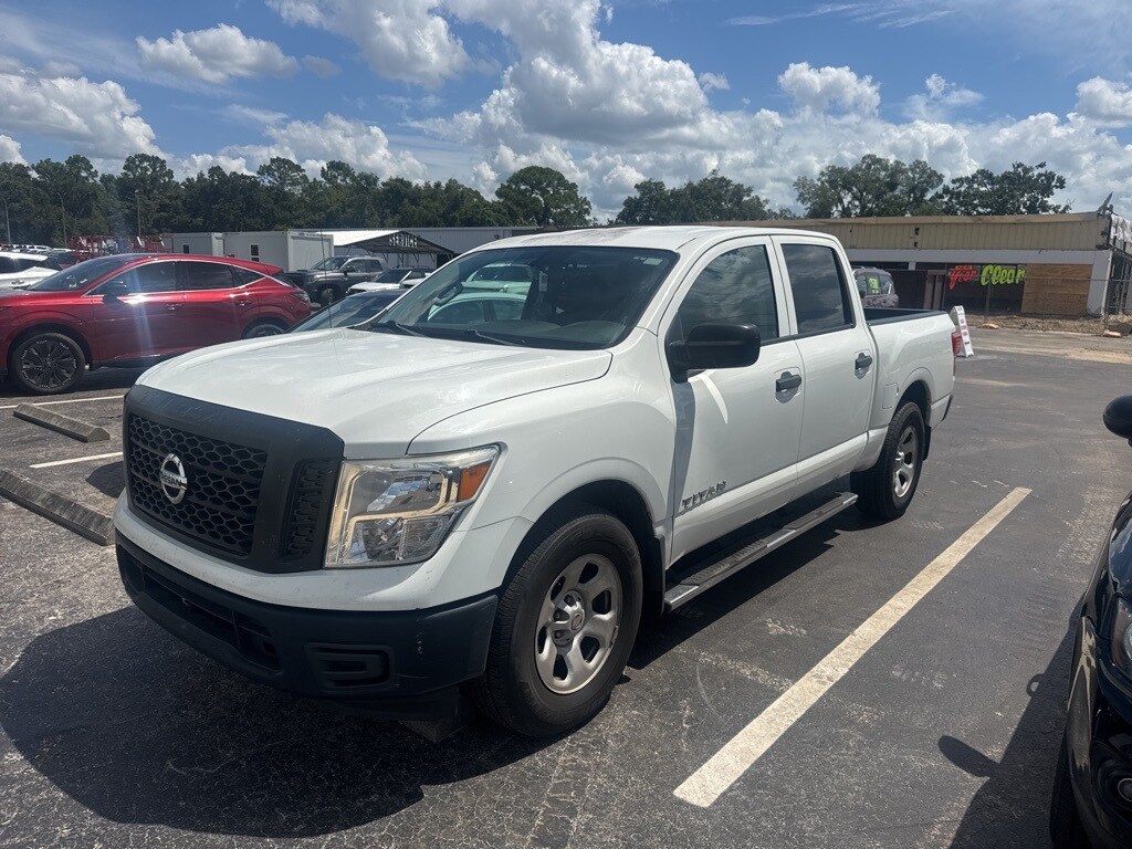 2017 Nissan Titan S photo 2