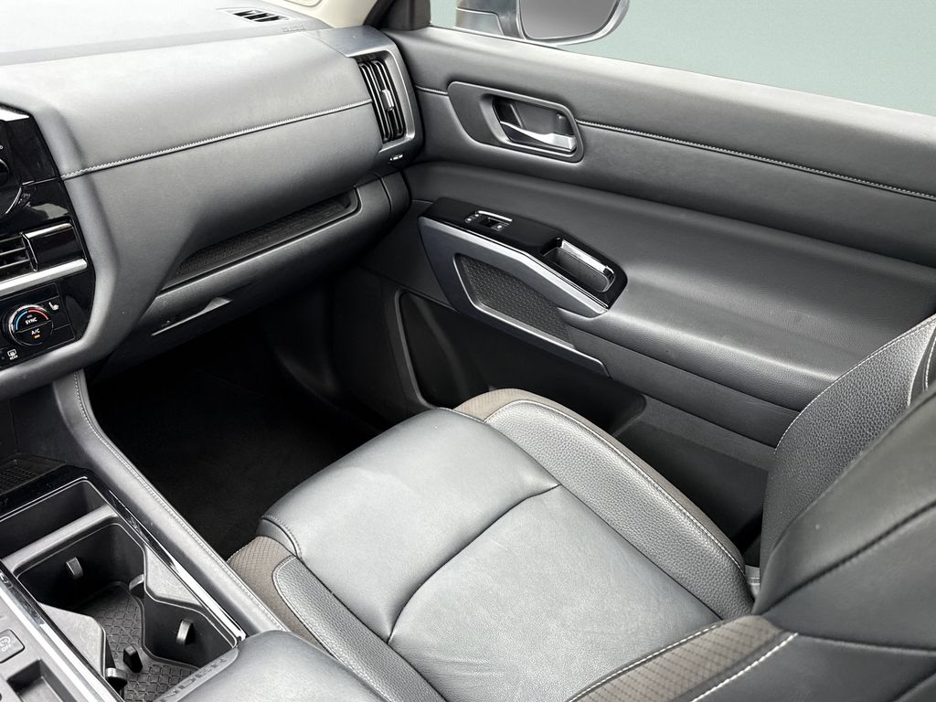2023 Nissan Pathfinder SL - Photo 25
