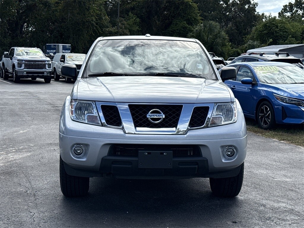 2015 Nissan Frontier SV photo 2