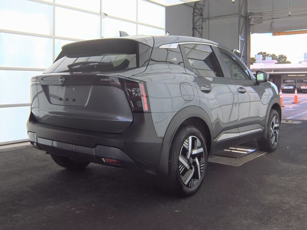 2025 Nissan Kicks SV photo 2