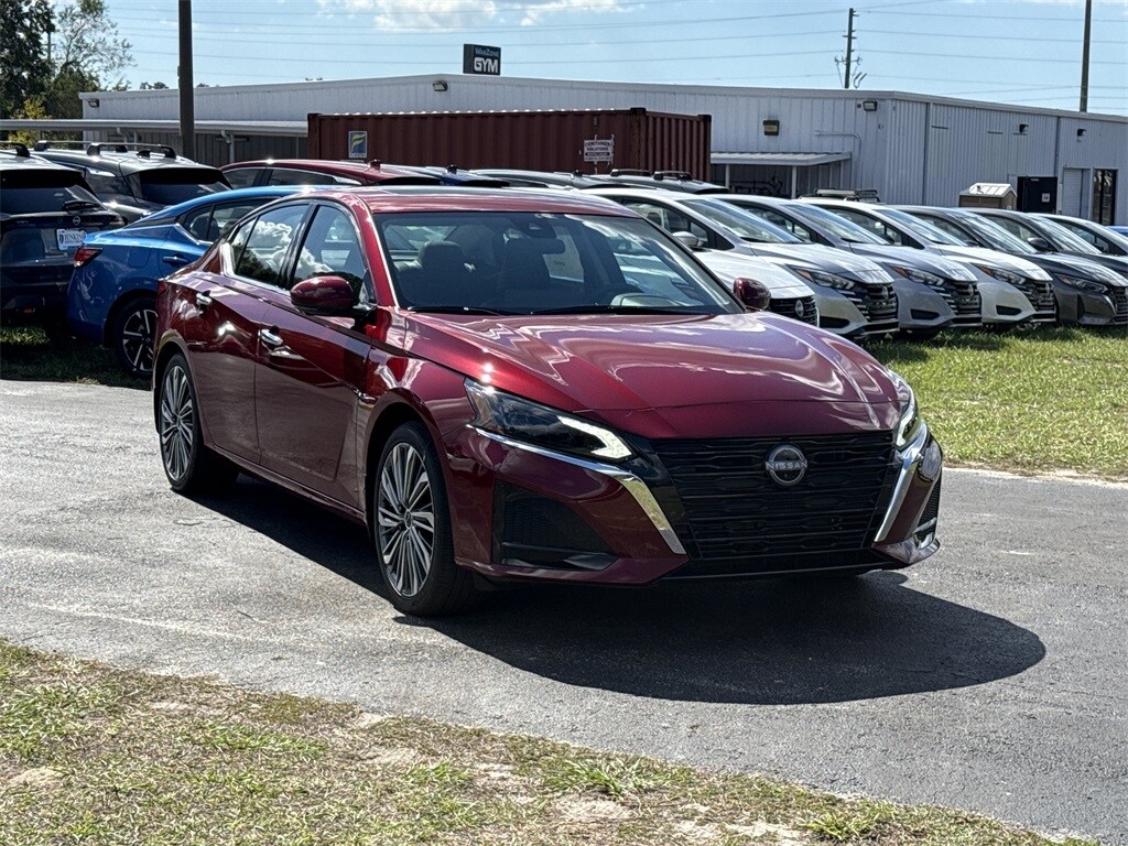 2025 Nissan Altima SL photo 2