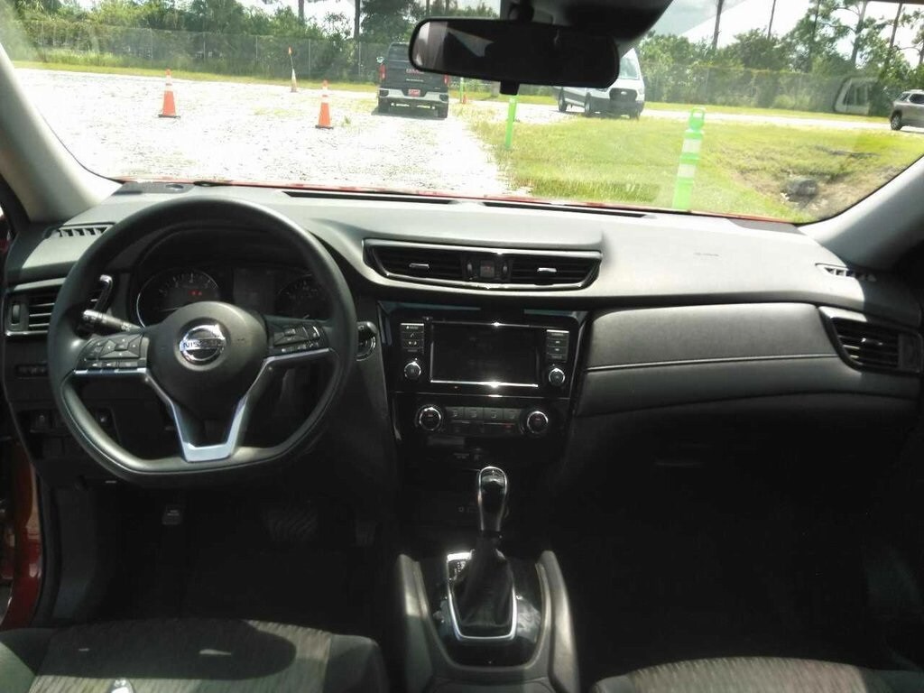 2019 Nissan Rogue SV photo 4