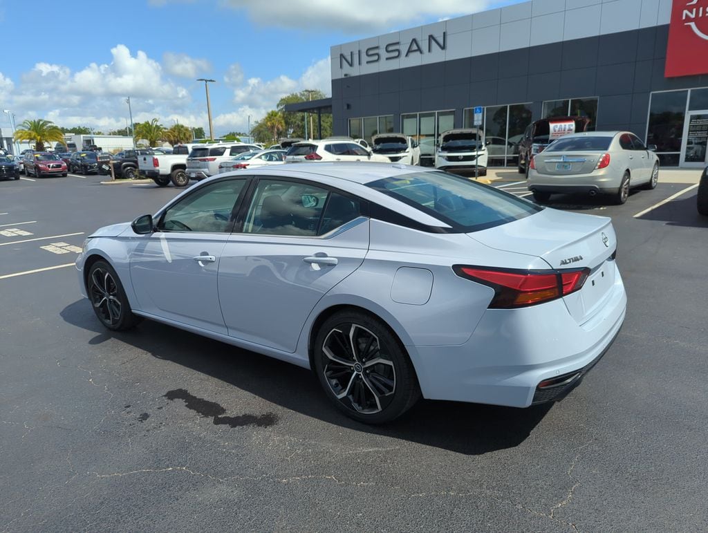 2024 Nissan Altima SR - Photo 9