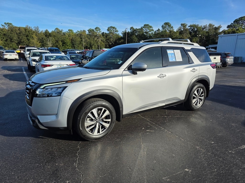 2023 Nissan Pathfinder SL