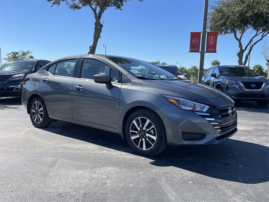 2025 Nissan Versa 1.6 SV photo 2