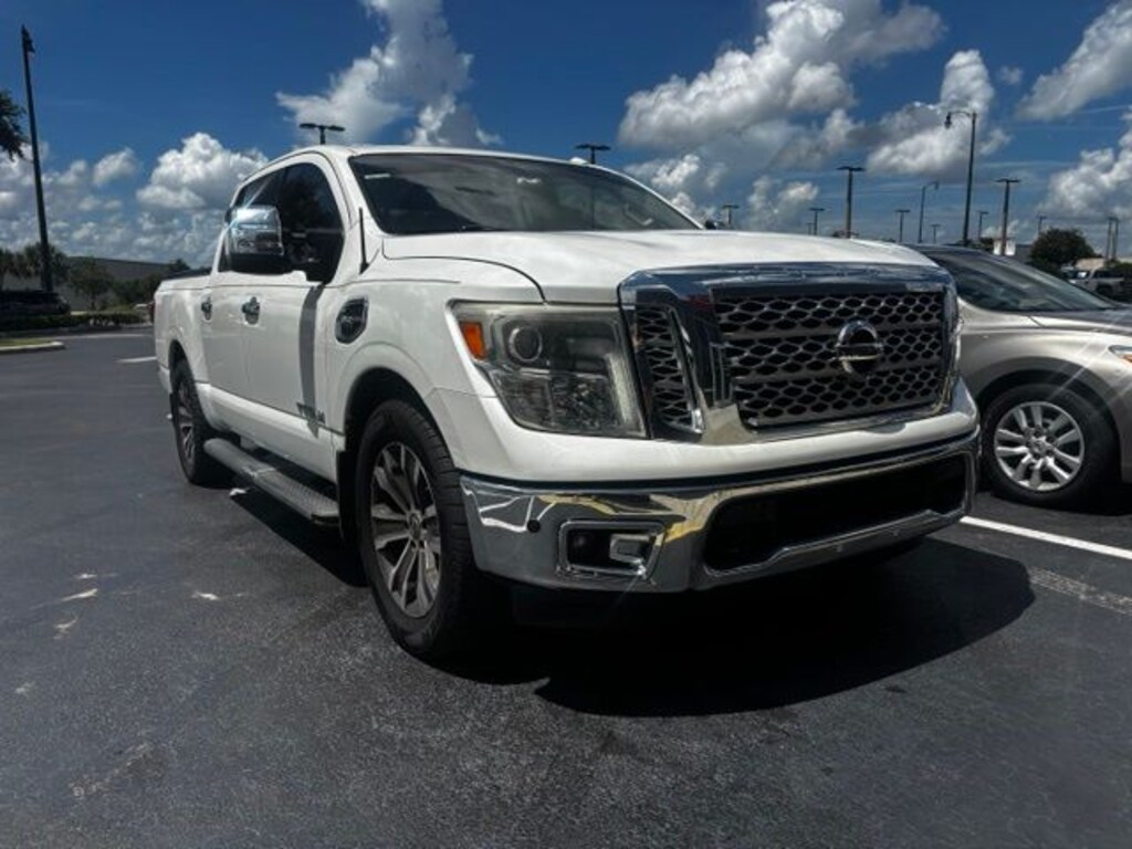 Used 2017 Nissan Titan SL Truck Crew Cab