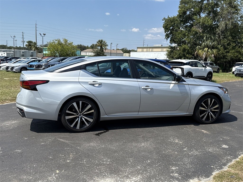 2022 Nissan Altima 2.5 SR photo 3