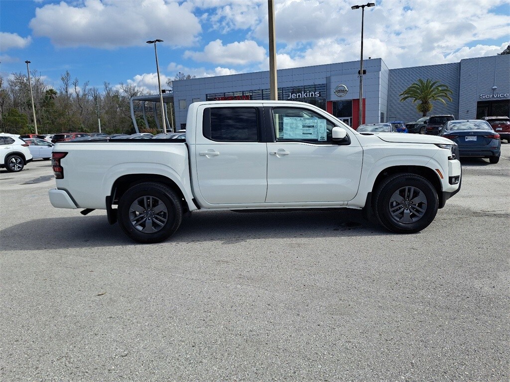 2025 Nissan Frontier SV photo 3
