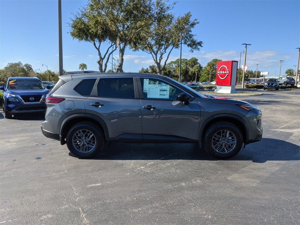 2025 Nissan Rogue S photo 3