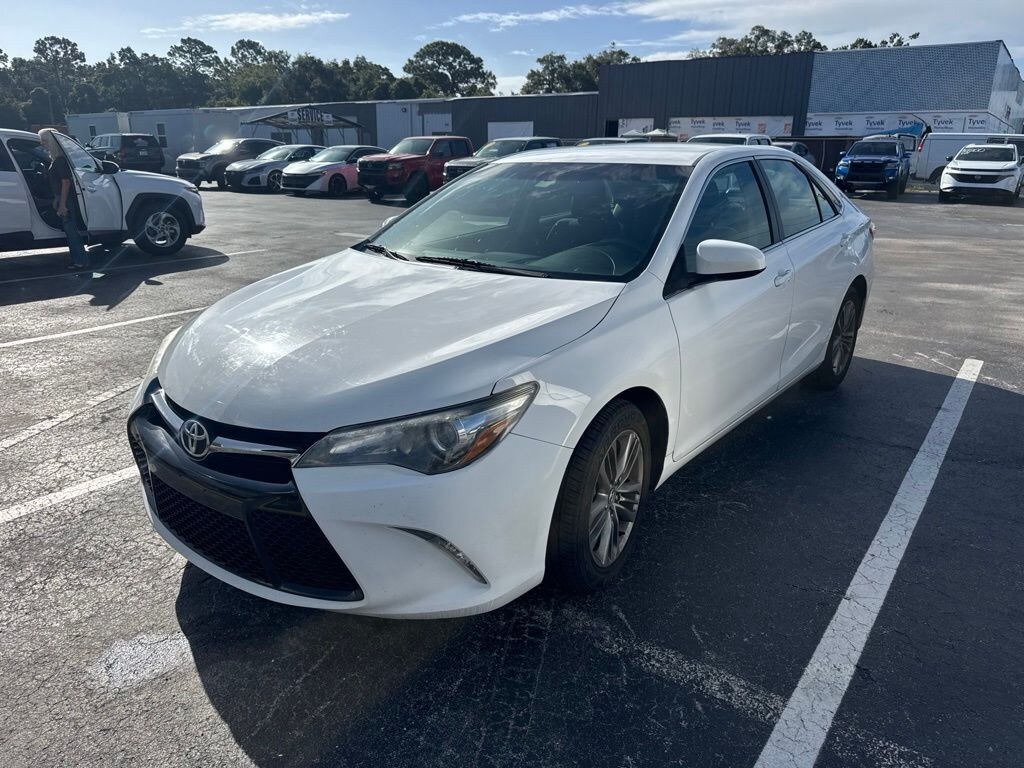 Used 2017 Toyota Camry SE Sedan