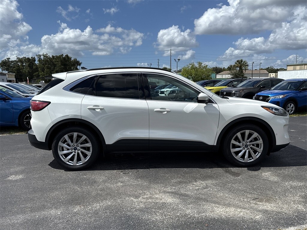 2022 Ford Escape Titanium Hybrid Elite photo 2