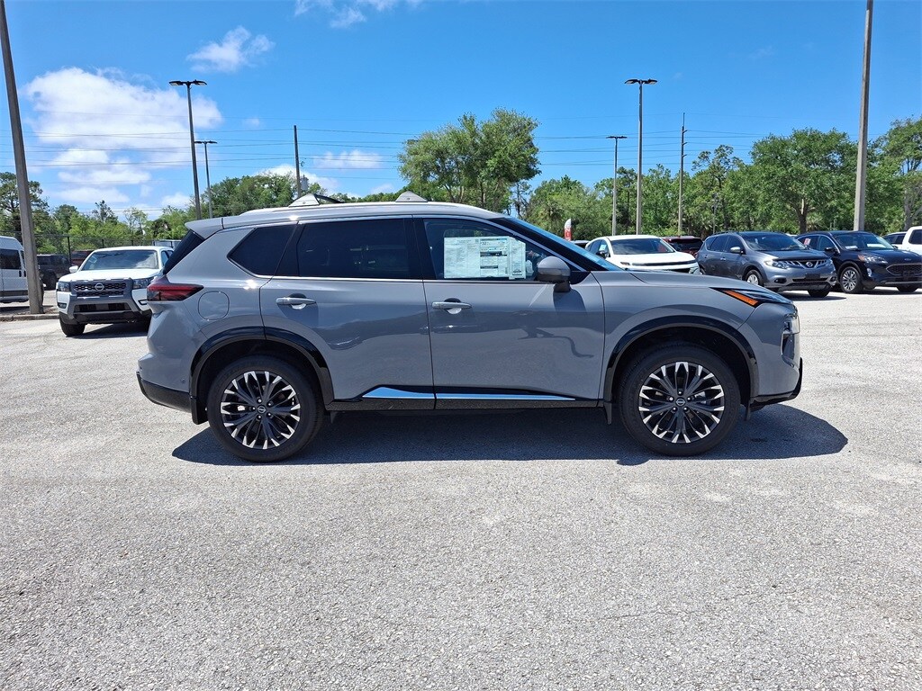 2025 Nissan Rogue Platinum photo 3