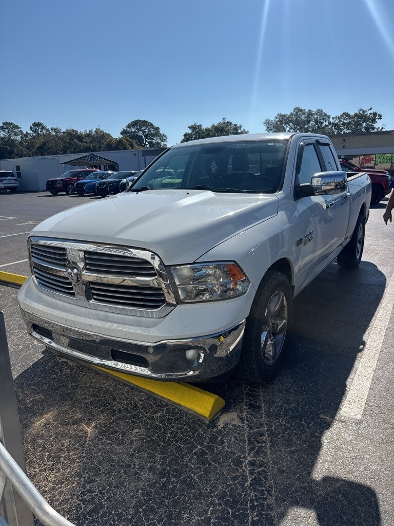 2017 Ram 1500 SLT photo 2