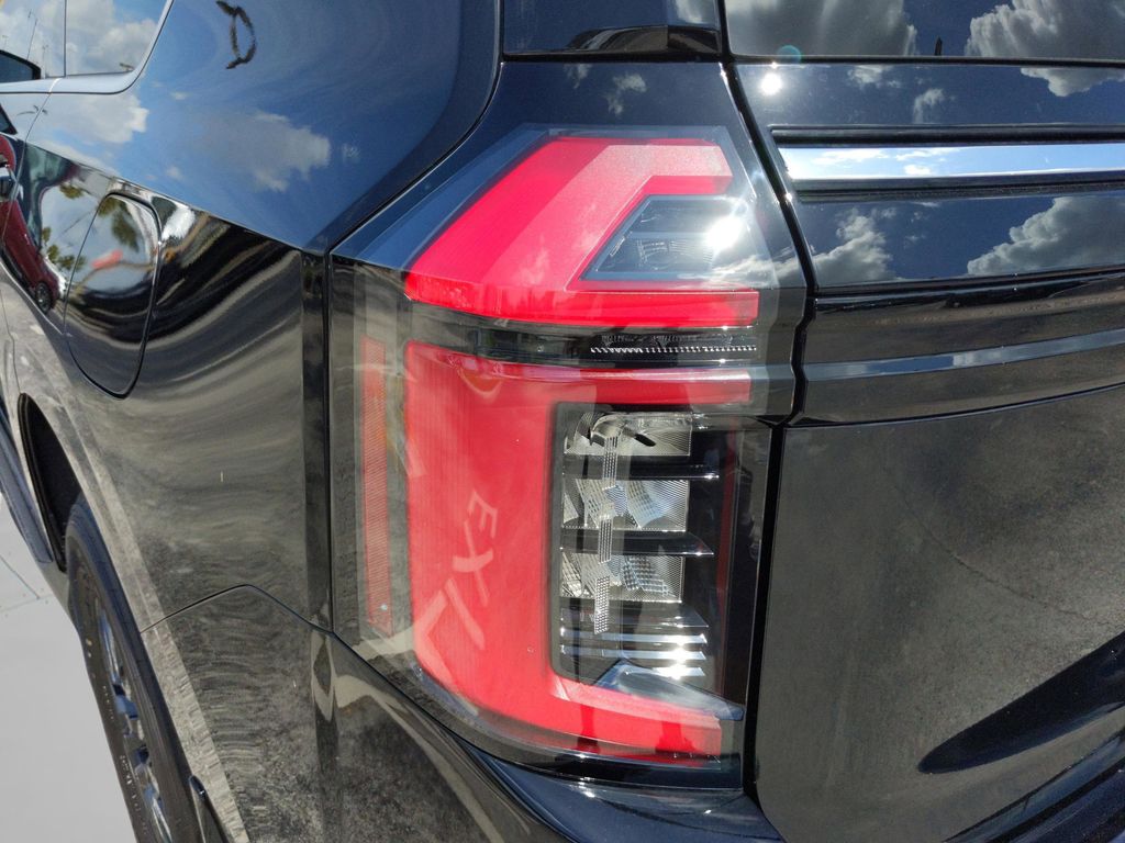 2025 Nissan Armada SV - Photo 39