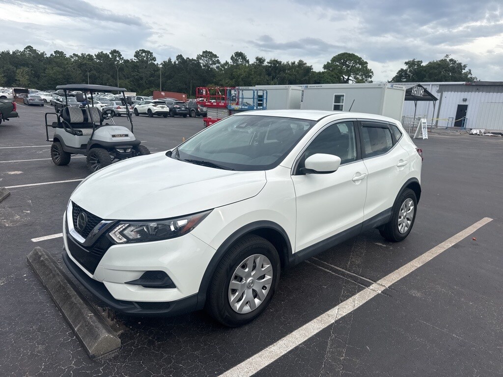 2020 Nissan Rogue Sport S photo 2