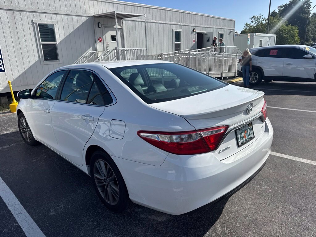 Used 2017 Toyota Camry SE Sedan
