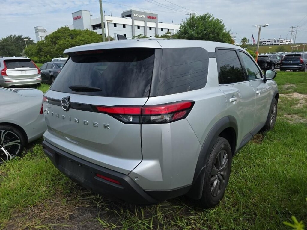 Used 2024 Nissan Pathfinder S SUV