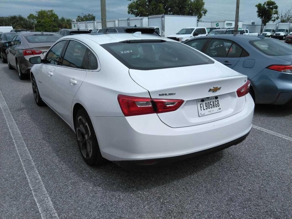 2023 Chevrolet Malibu 1LT photo 2
