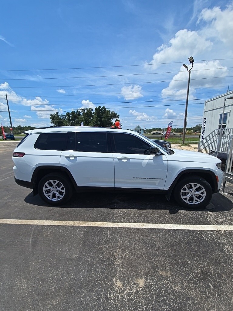 2022 Jeep Grand Cherokee Limited photo 2