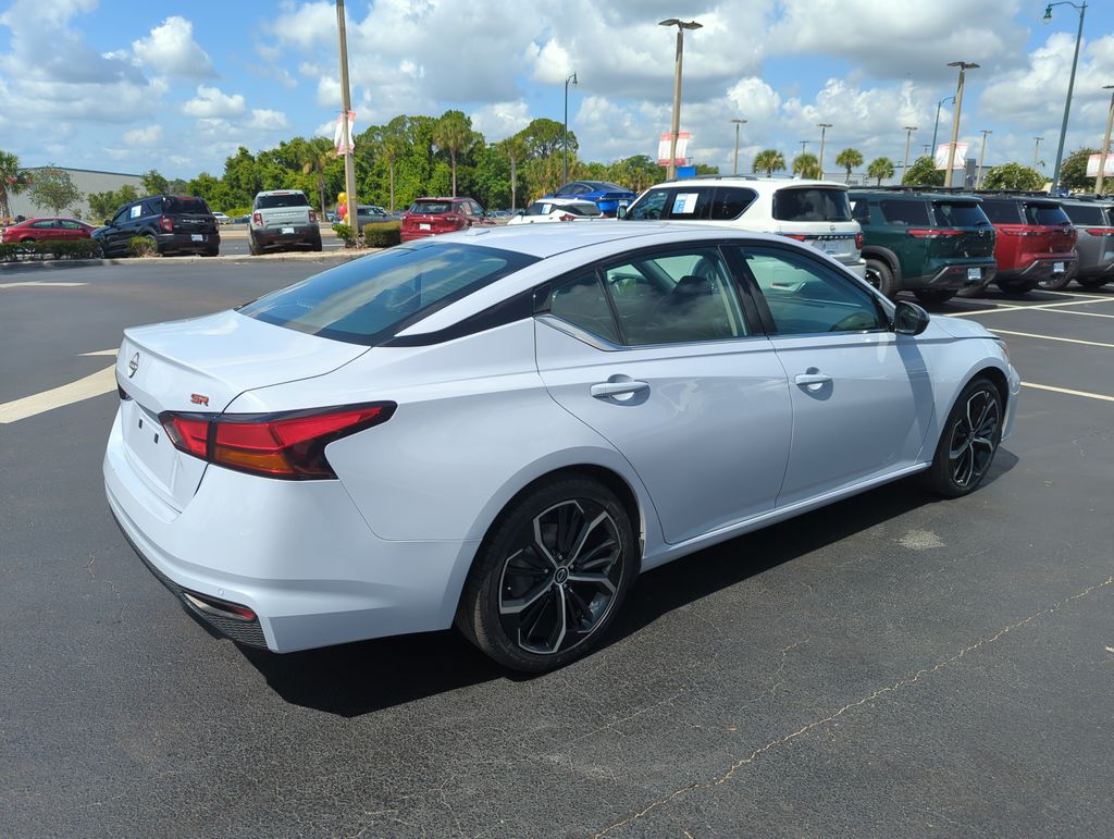 2024 Nissan Altima SR - Photo 6