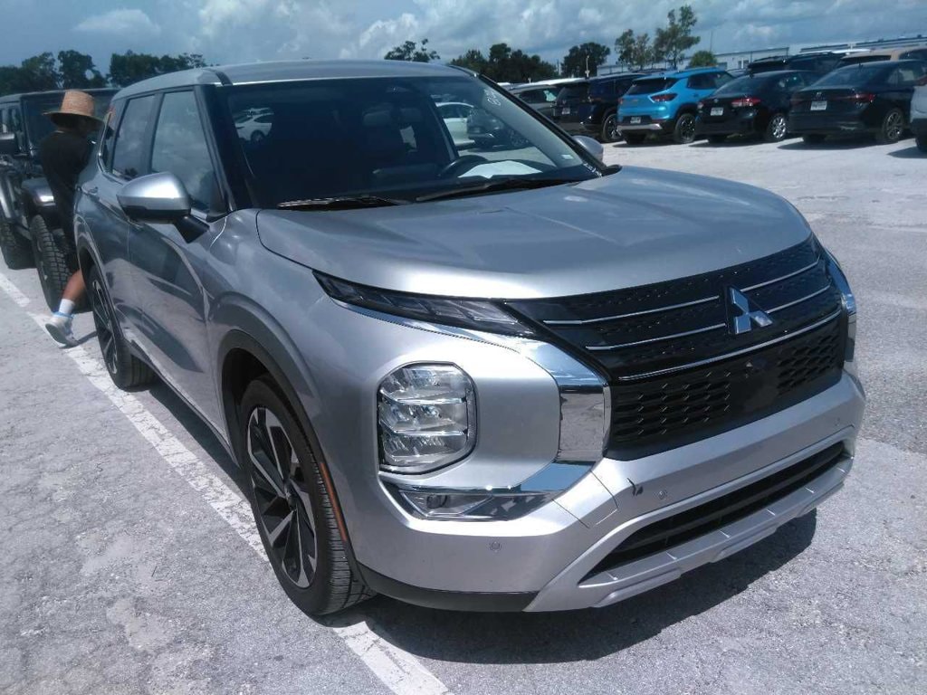 Used 2024 Mitsubishi Outlander SE SUV