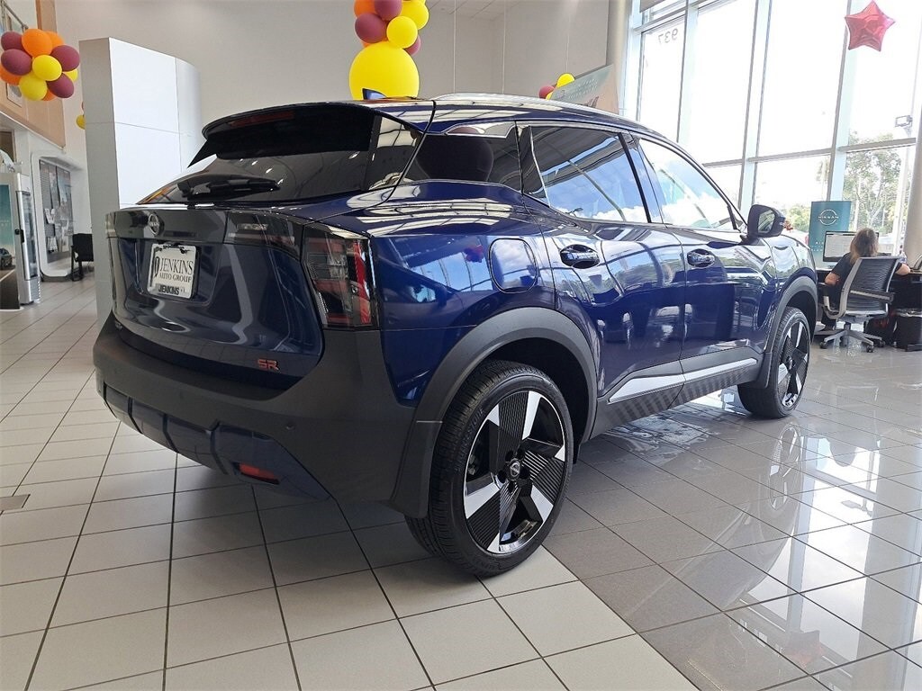 2025 Nissan Kicks SR photo 2