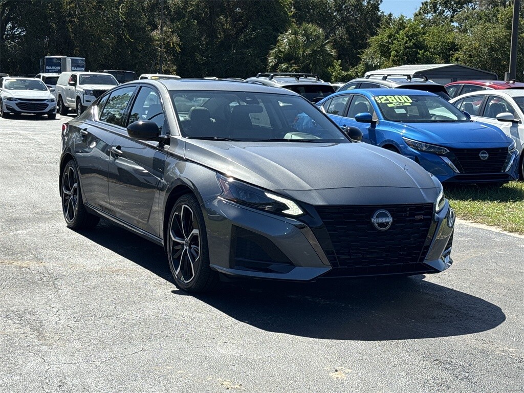 New 2025 Nissan Altima SR Sedan
