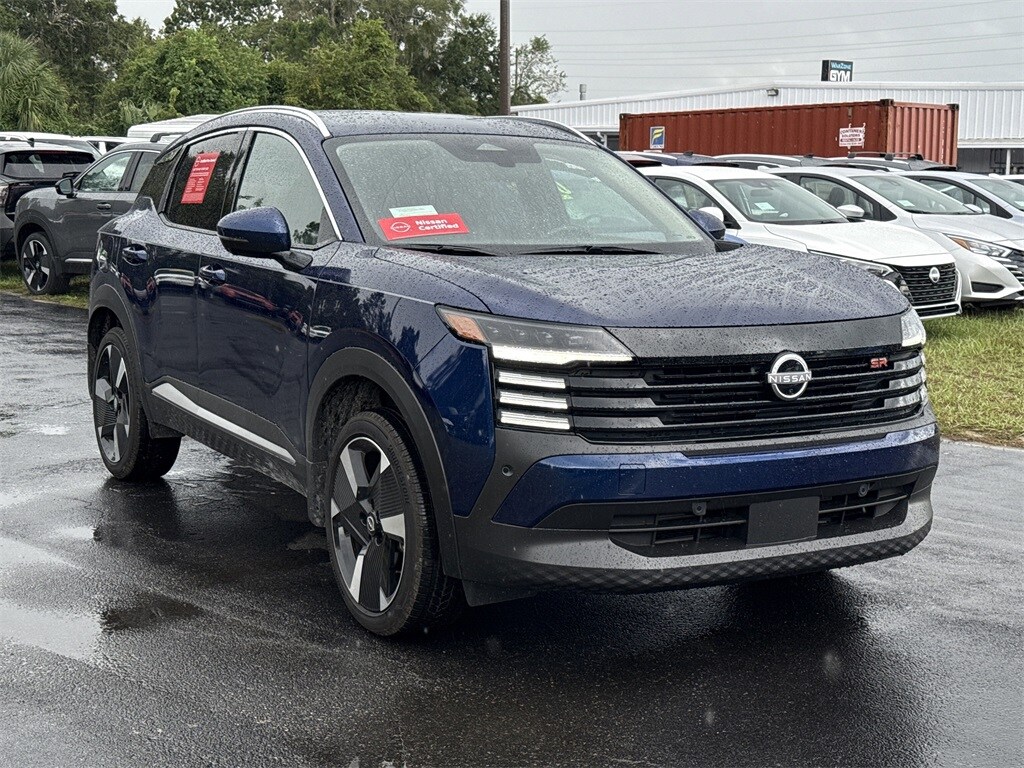 2025 Nissan Kicks SR photo 2