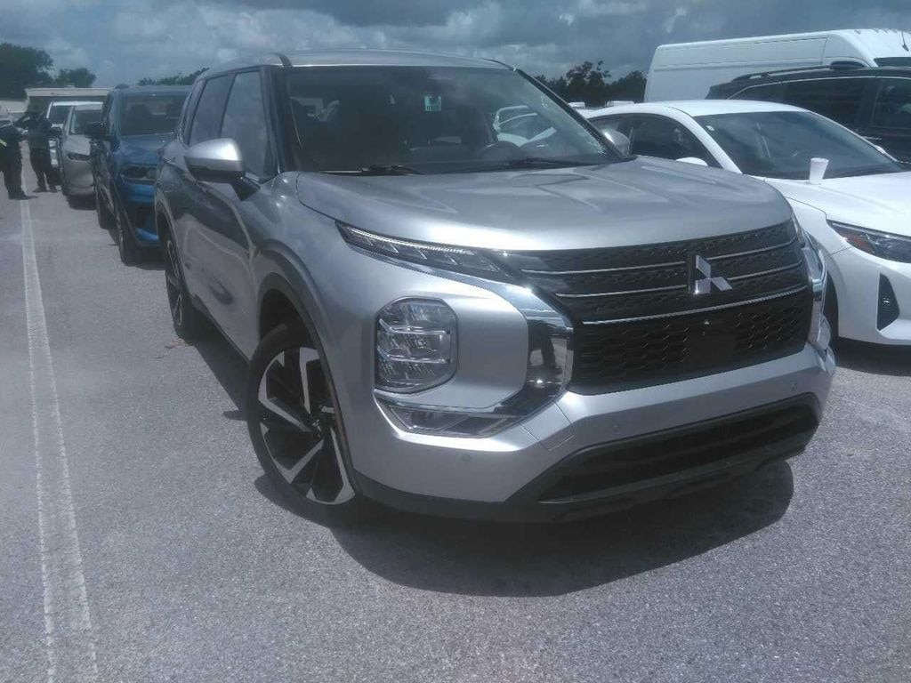 Used 2024 Mitsubishi Outlander SE SUV