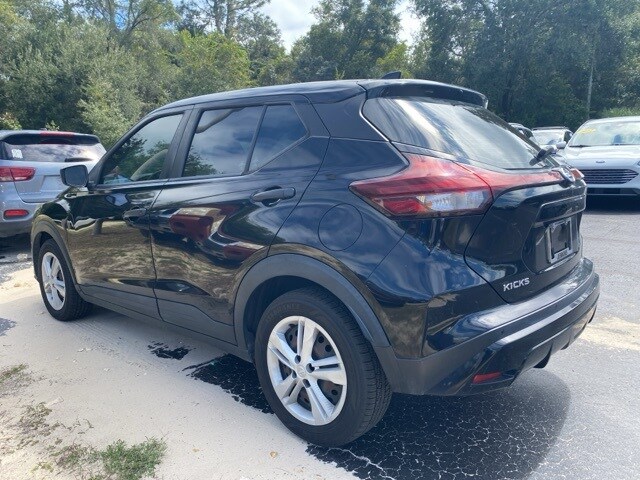 2021 Nissan Kicks S photo 2